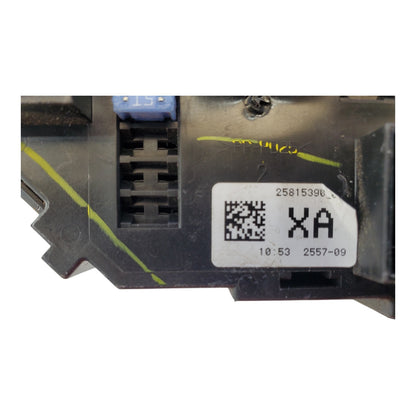08 09 10 11 Chevrolet Silverado GMC Sierra Cabin Fuse Box 25815390-01