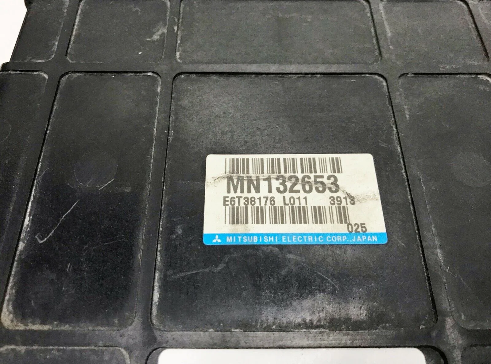04 MITSUBISHI ENDEAVOR Engine Control Module ECM Computer MN132653