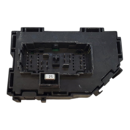 07 GMC Yukon XL FUSE RELAY BOX 15925044-02 OEM