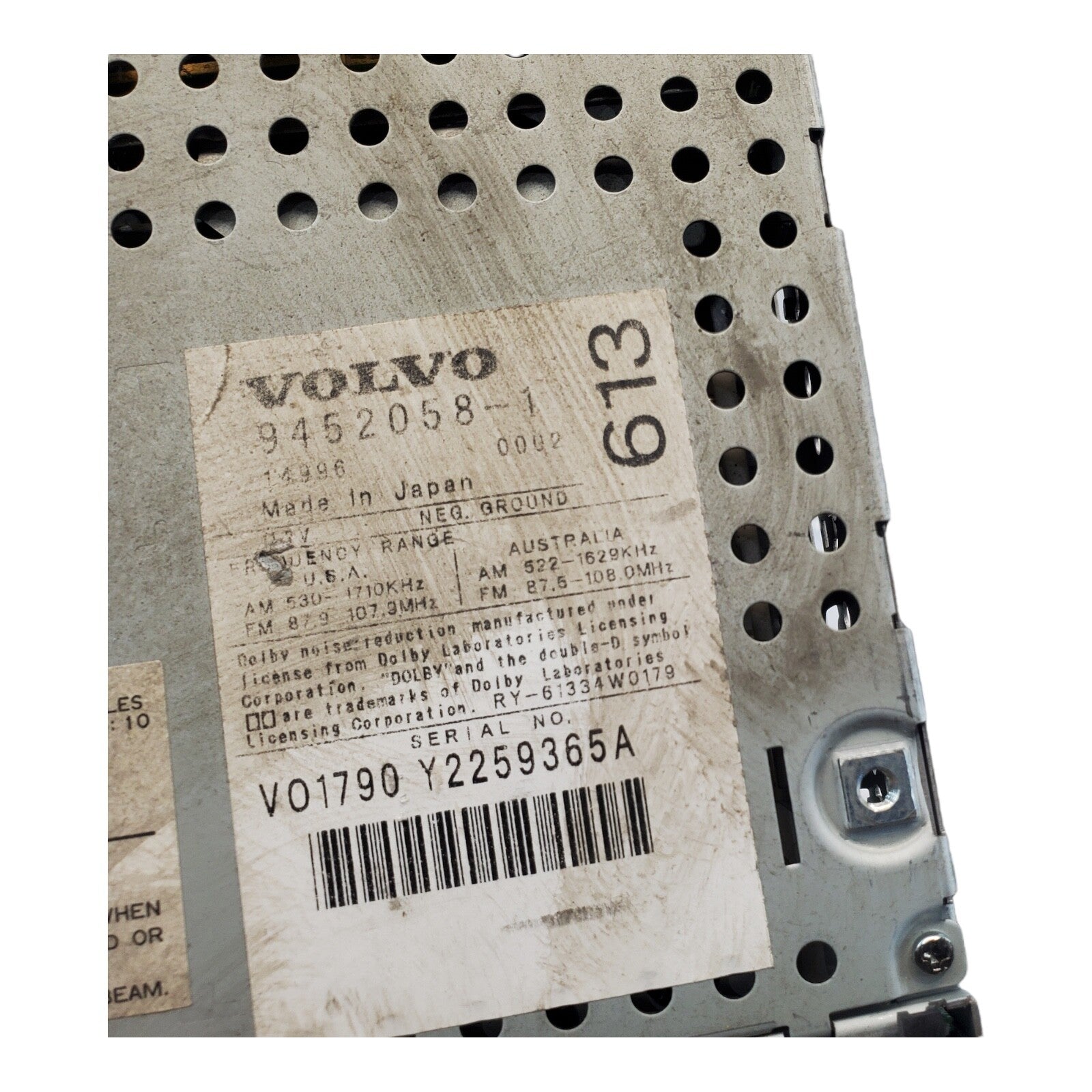 01-05 Volvo S60 S70 Series AM FM Cassette w Single CD Player HU-613 9452058-1