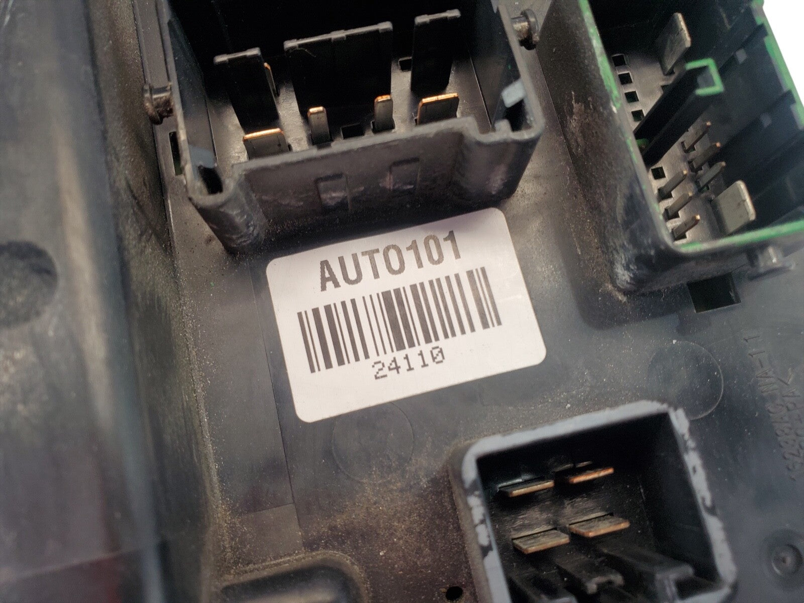 05-06 Dodge Magnum Fuse Relay Junction Box P05087166AI A