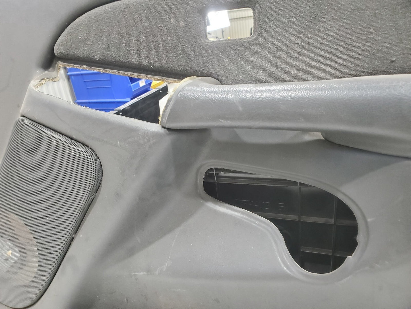 99-02 Tahoe Yukon Suburban FRONT RIGHT PASSENGER SIDE Door Panel 15192632