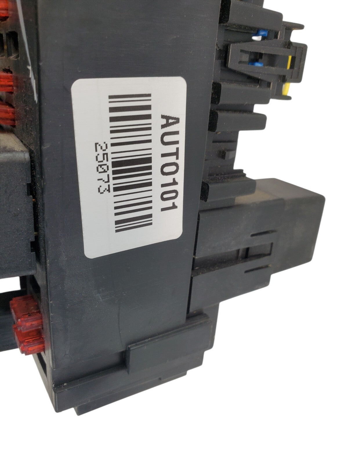 99-06 Chevy Silverado GMC Sierra Suburban Fuse Relay Box 15770992-01