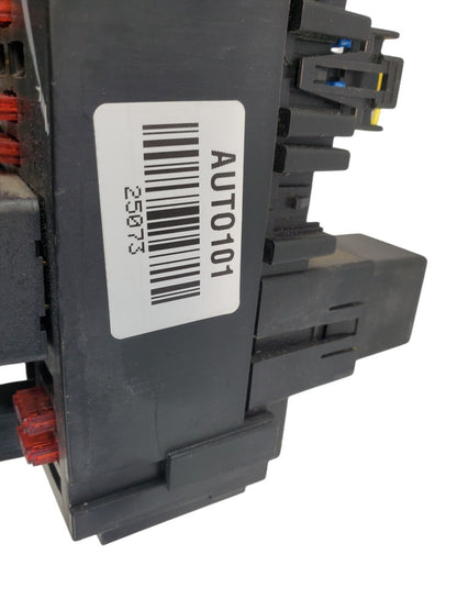99-06 Chevy Silverado GMC Sierra Suburban Fuse Relay Box 15770992-01