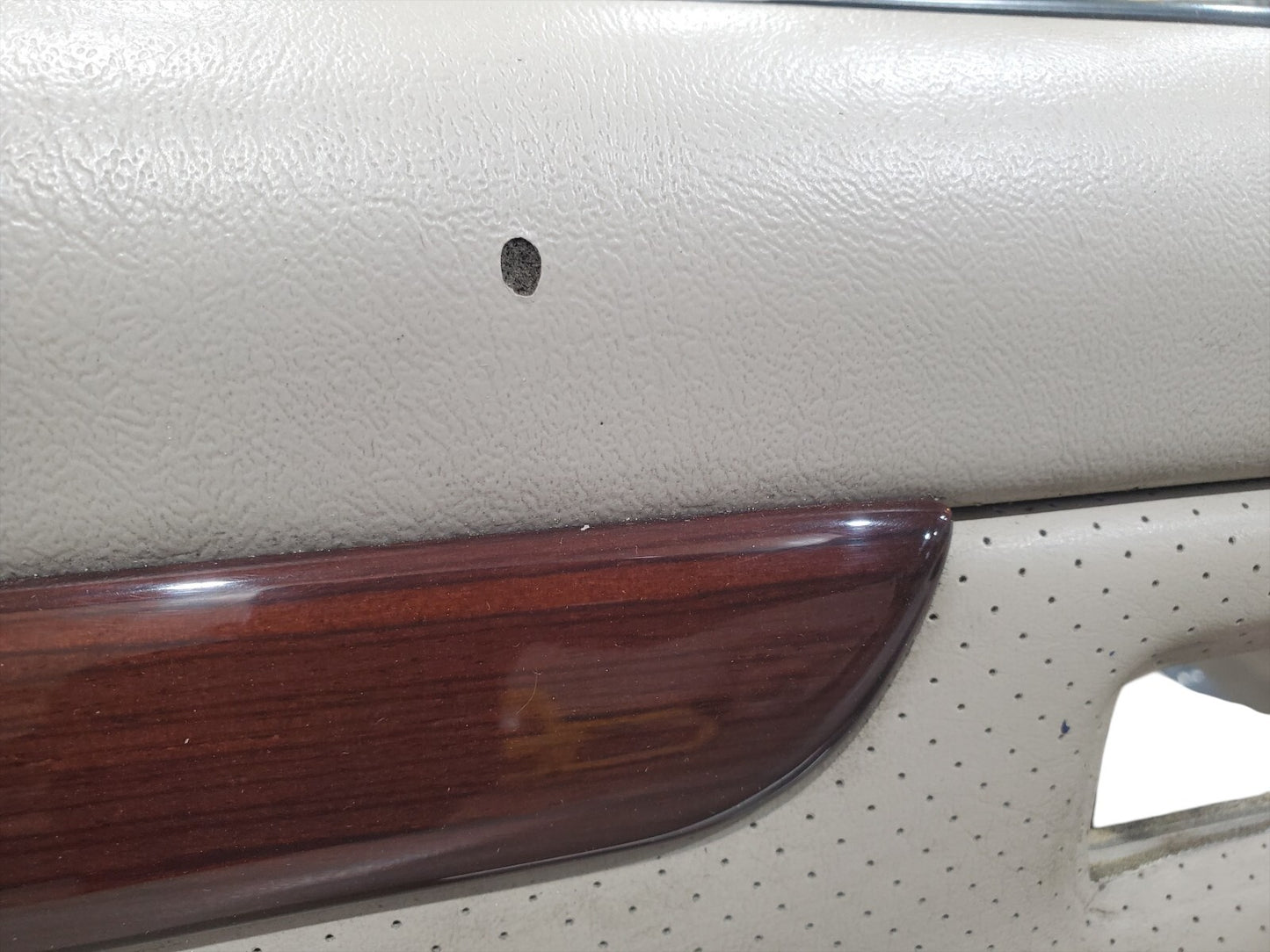 03-07 Cadillac Escalade Chevrolet GMC  Rear Left Power Door Panel 15192994