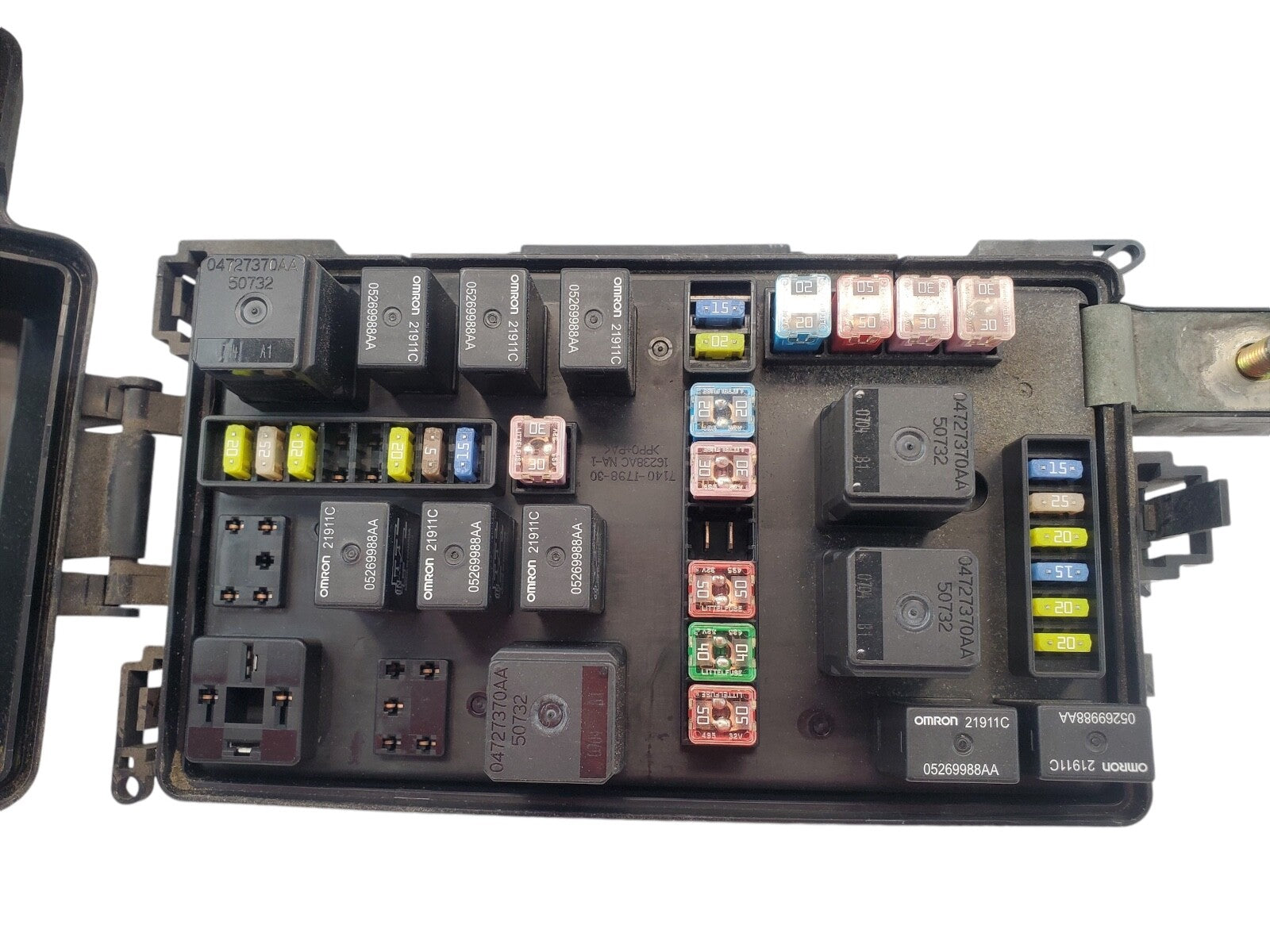 05-06 Dodge Magnum Fuse Relay Junction Box P05087166AI A