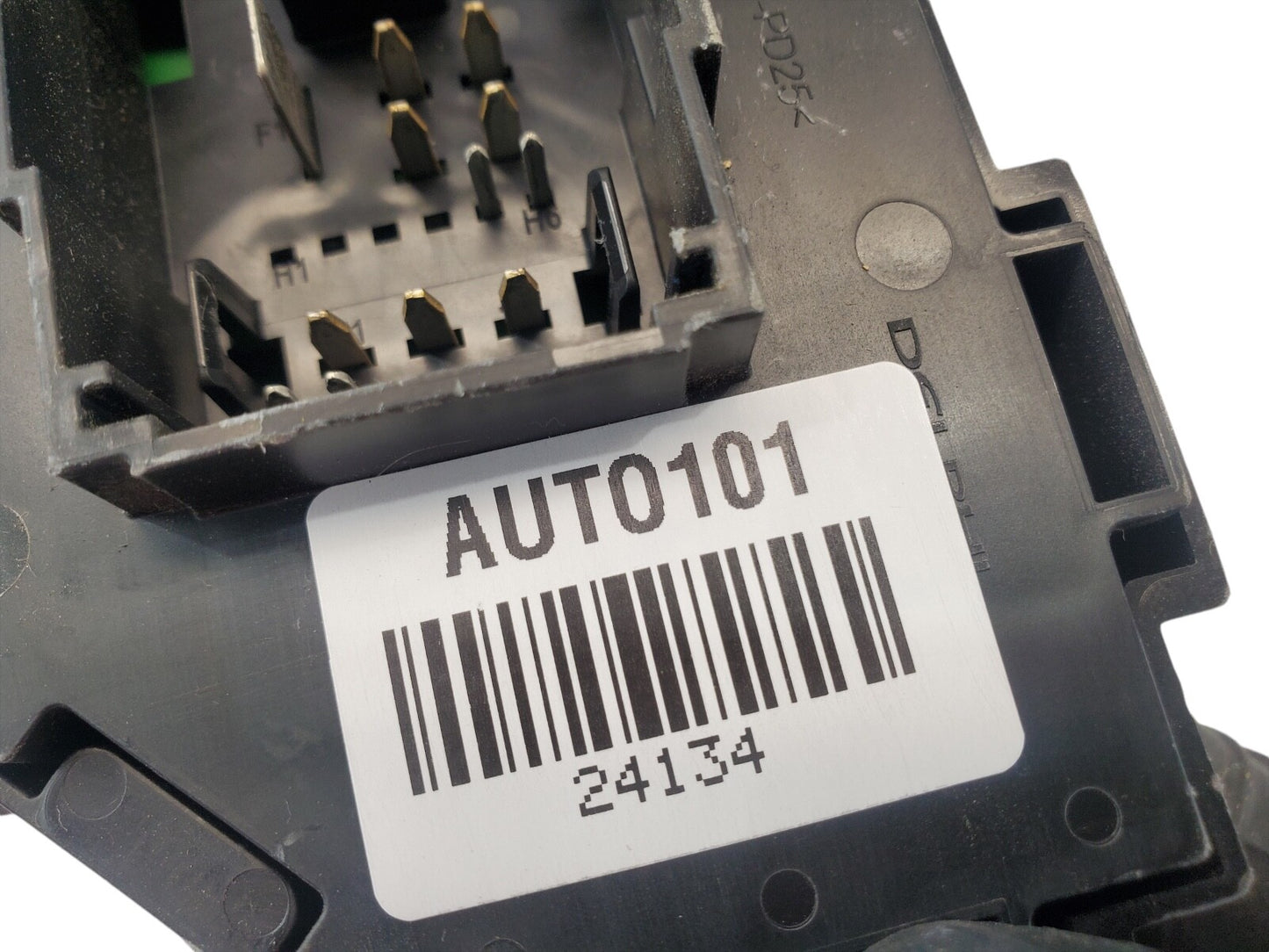 2008-2011 SILVERADO / SIERRA FUSE BOX RELAY CONTROL MODULE # 25815393_01 / OEM