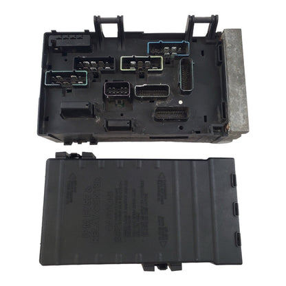 2003-2007 Dodge Caravan Town Country Fuse Box Integrated Power  Module 05144505