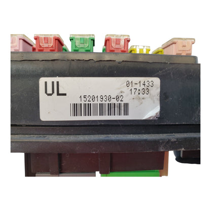 15201930-02 03 04 05 06 Suburban Yukon Engine Fuse Relay Box Junction Block OEM