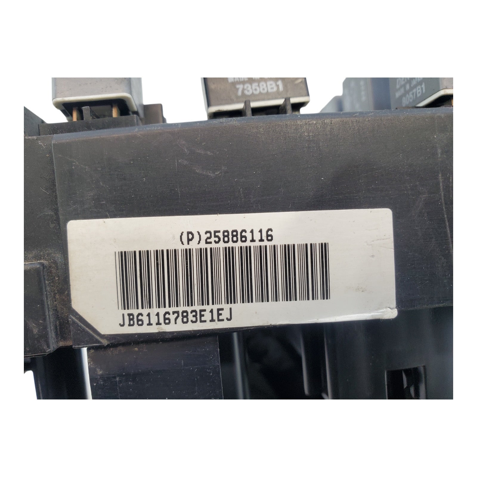 2008 CHEVROLET EQUINOX ENGINE FUSE BOX Bracket ~  25886116