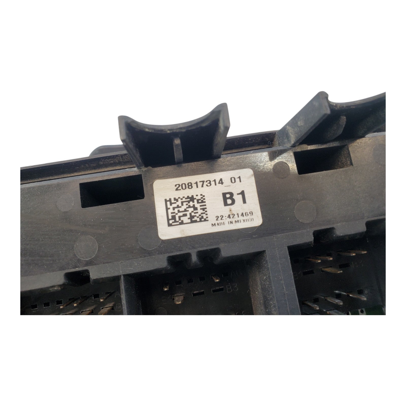 08-11 Chevrolet Impala Fuse Box Junction Relay Unit 2081731401  w/o FOGLAMPS