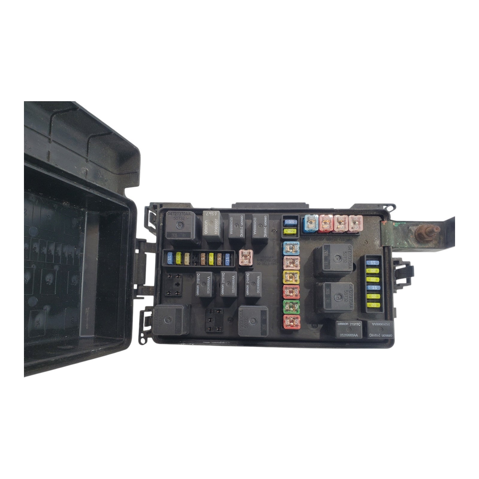 06 2006 CHRYSLER 300C OEM ENGINE BAY FUSE BOX 04692031AJ