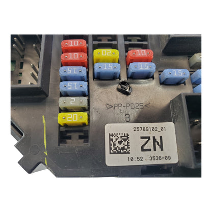 2007 - 2014 GMC Silverado Fuse Box Relay Control Module Unit P: 25789102 OEM GM