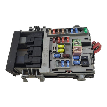2011 -2017 BUICK REGAL OEM RIGHT SIDE UNDER FRONT DASH FUSE RELAY BOX 13222786