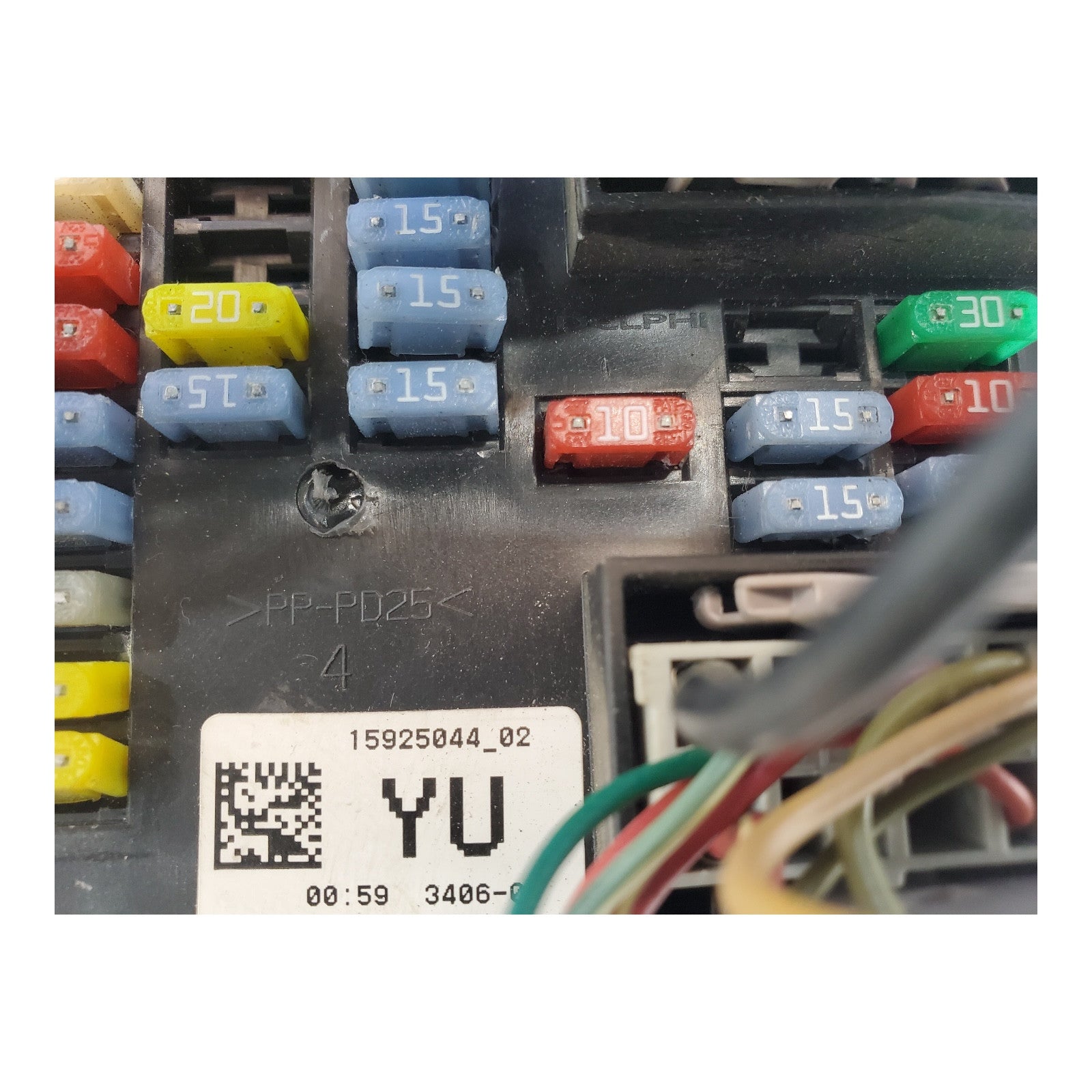 07 GMC Yukon XL FUSE RELAY BOX 15925044-02 OEM