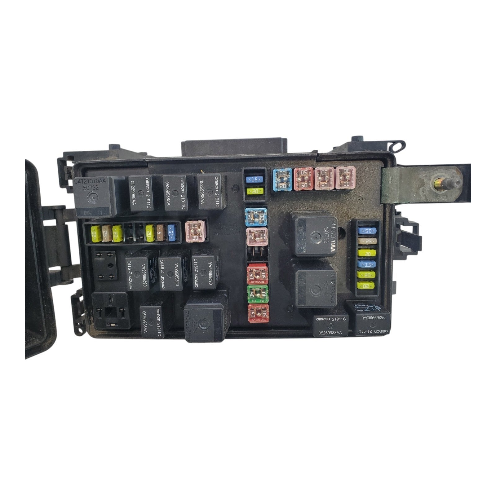 2005 D-MAGNUM/ C-300 FUSE BOX MAIN PANEL ENGINE BODY CONTROL MODULE  P05087166AI