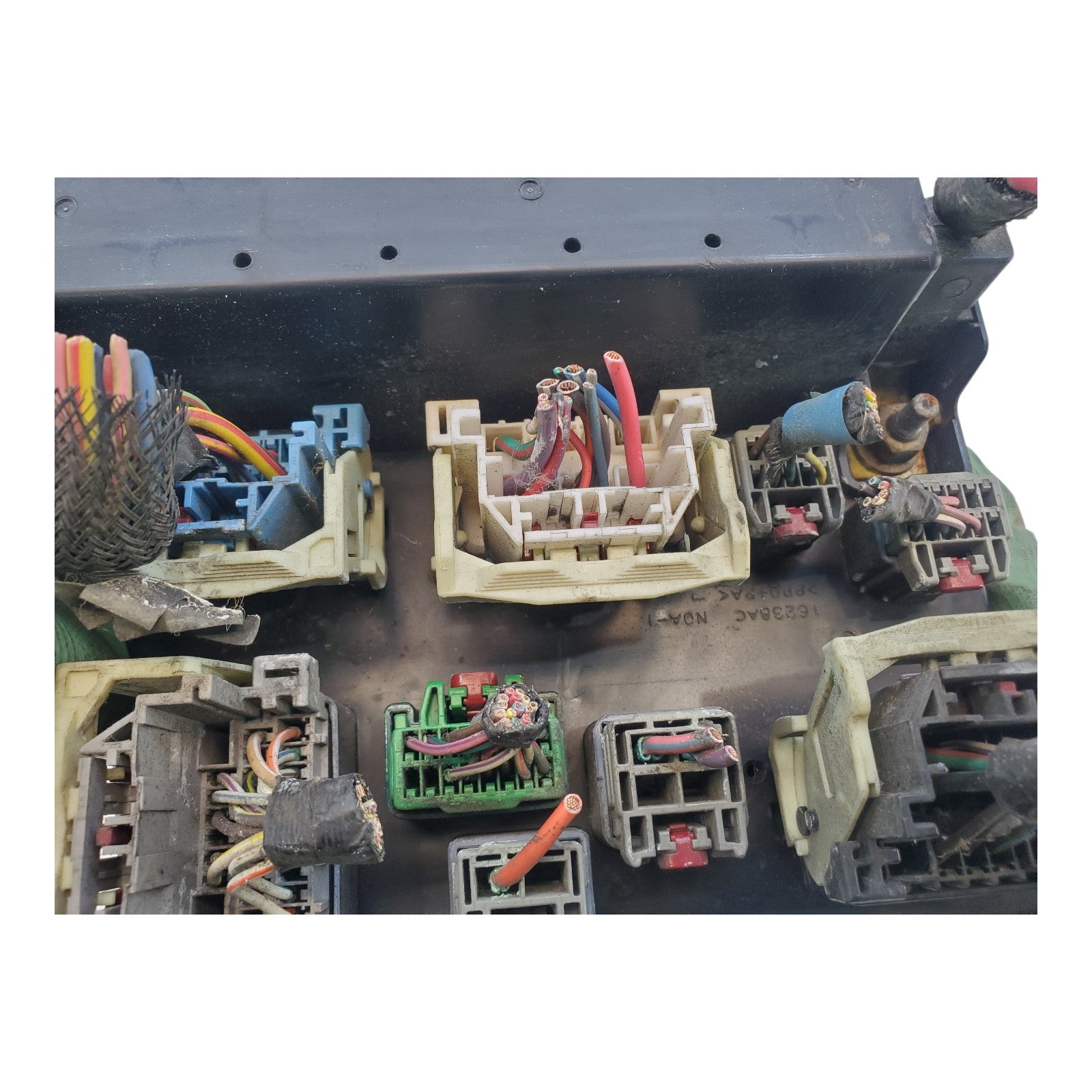 2004-06 CHRYSLER PACIFICA Fuse Box Engine Compartment p05082790AH 05082790AH